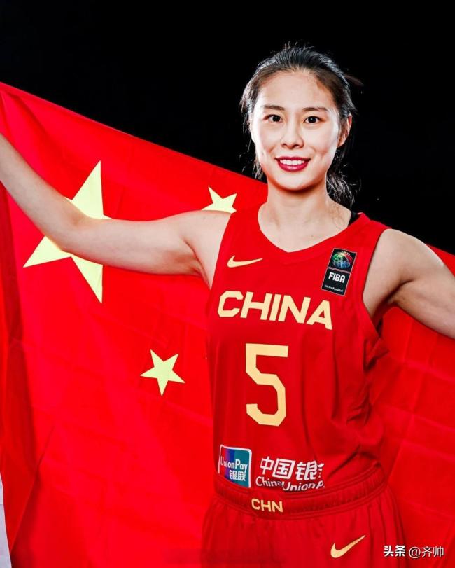 姚明率领中国队在全球杯赛事中获胜