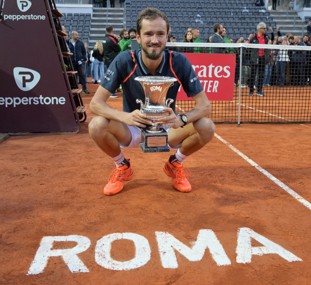 世界网球队险胜美国网球队,梅德韦杰夫关键制胜的简单介绍 世界网球队险胜美国网球队,梅德韦杰夫关键制胜的简单介绍